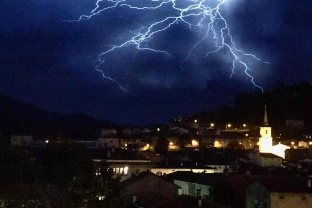 Pis Amb Encant A Campdevanol,Al Centre Del Poble. ภายนอก รูปภาพ